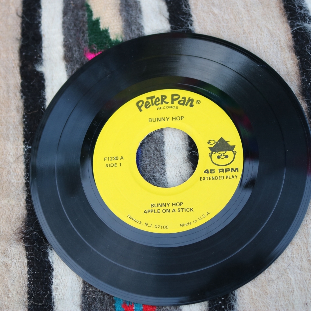 Vintage Bunny Hop Record - Peter Pan 45 RPM VINYL music Retro Nostalgia - Picture 3 of 4
